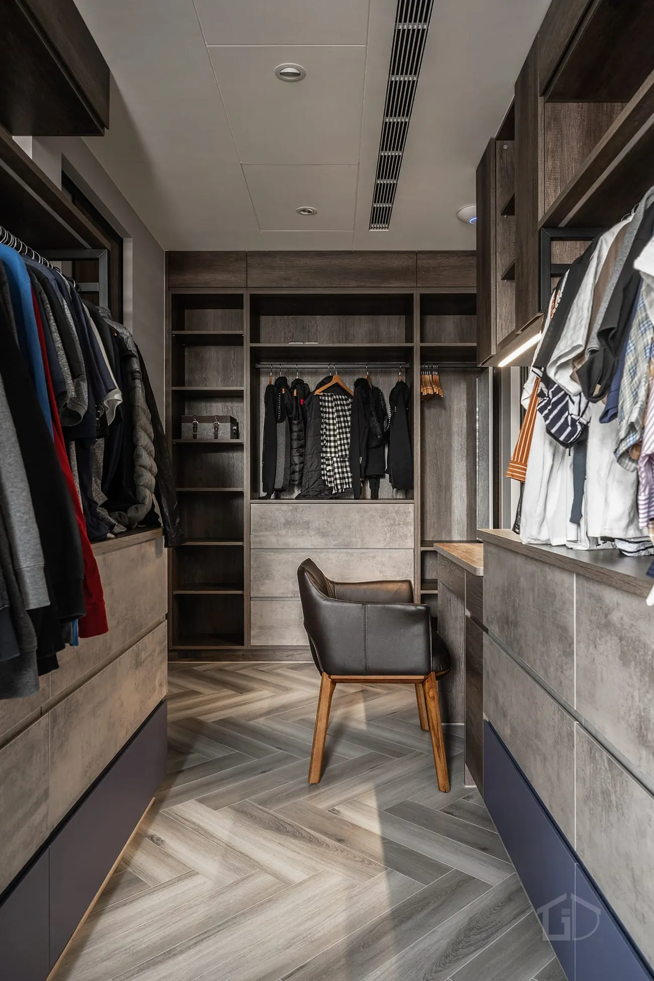 劃分獨立的更衣空間，讓生活更簡單