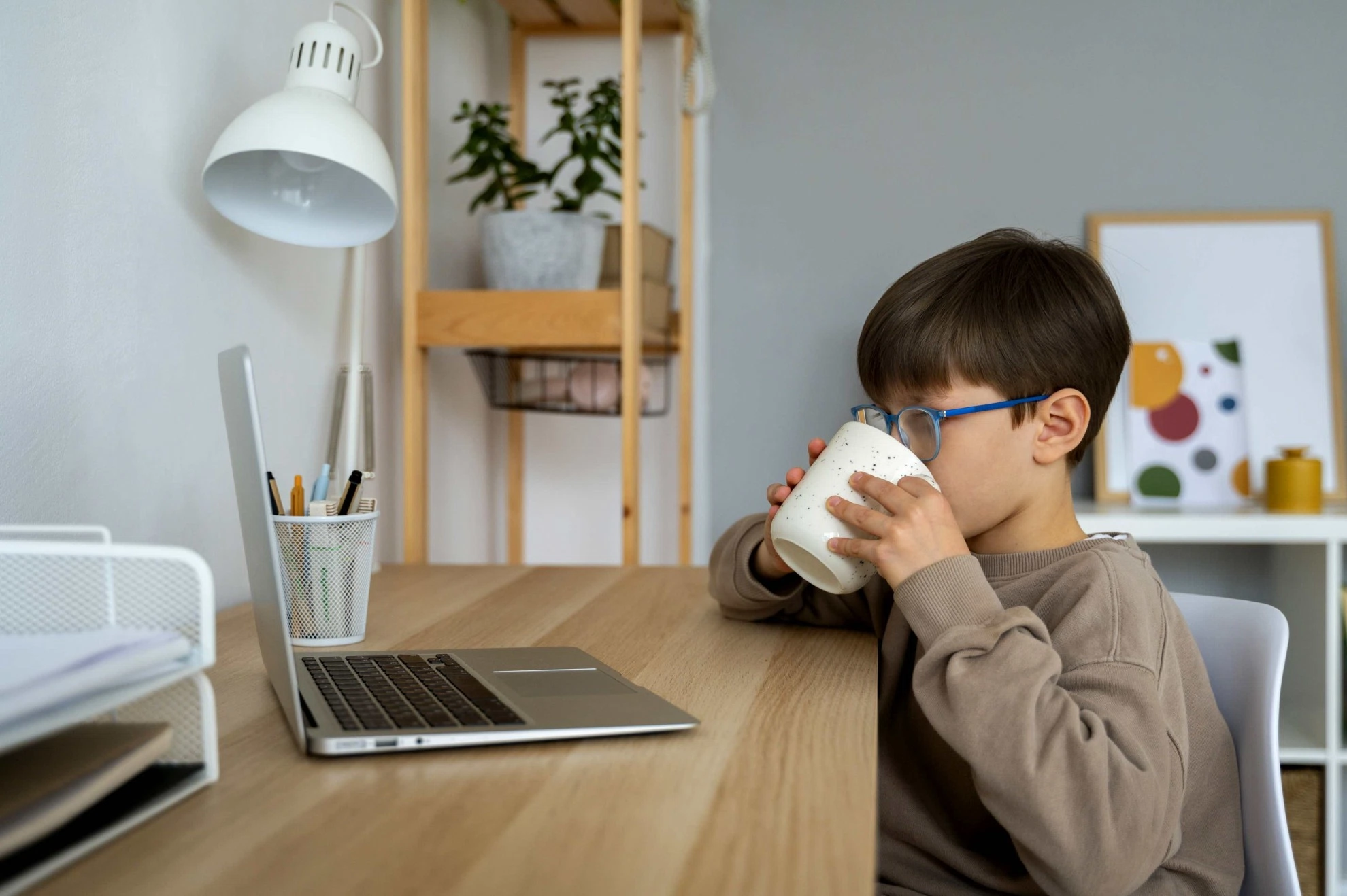 書桌高度多少最舒適？設計師的黃金比例