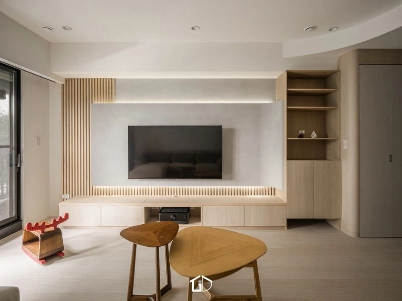 隱匿的光軸:線性照明如何重新定義空間的深度與層次? 電視牆軟裝設計-木格柵wash light洗牆效果-營造視覺懸浮感