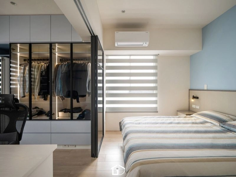 隱匿的光軸:線性照明如何重新定義空間的深度與層次? 系統衣櫃燈光規劃-見光不見燈工法-展示型衣櫃的感應式線性照明