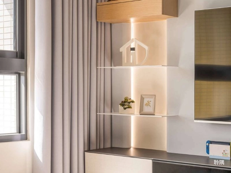 Q&A|線型燈怎麼維修?設計師會把變壓器藏在這些地方 聆隅作品-懸浮層板線性燈美感實景-展示變壓器隱藏於櫃體上方的永續設計思辨