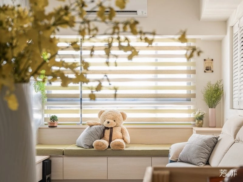 芳菲作品實景-溫暖陽光與柔和色調，詮釋韌性空間在耐用之餘，依然保有撫慰人心的生活溫度。