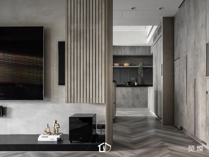 局部格柵應用：精確比例的格柵門板與壁面整合，提升收納量體質感