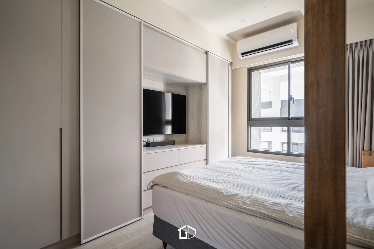 衣櫃門片要選推拉門還是開門?設計師給你6個判斷標準 衣櫃門片要選推拉門還是開門?設計師給你6個判斷標準